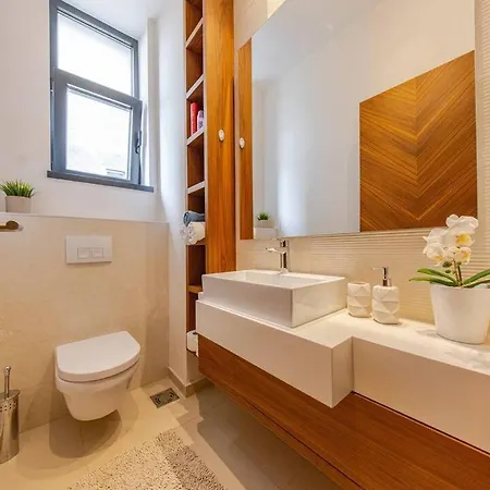 Lux In Center * بلغراد